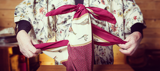 Newsletter Toyota : Origata est la technique japonaise de pliage du papier (ou tissu) d’emballage, modiste Lydie Valcke nous explique.