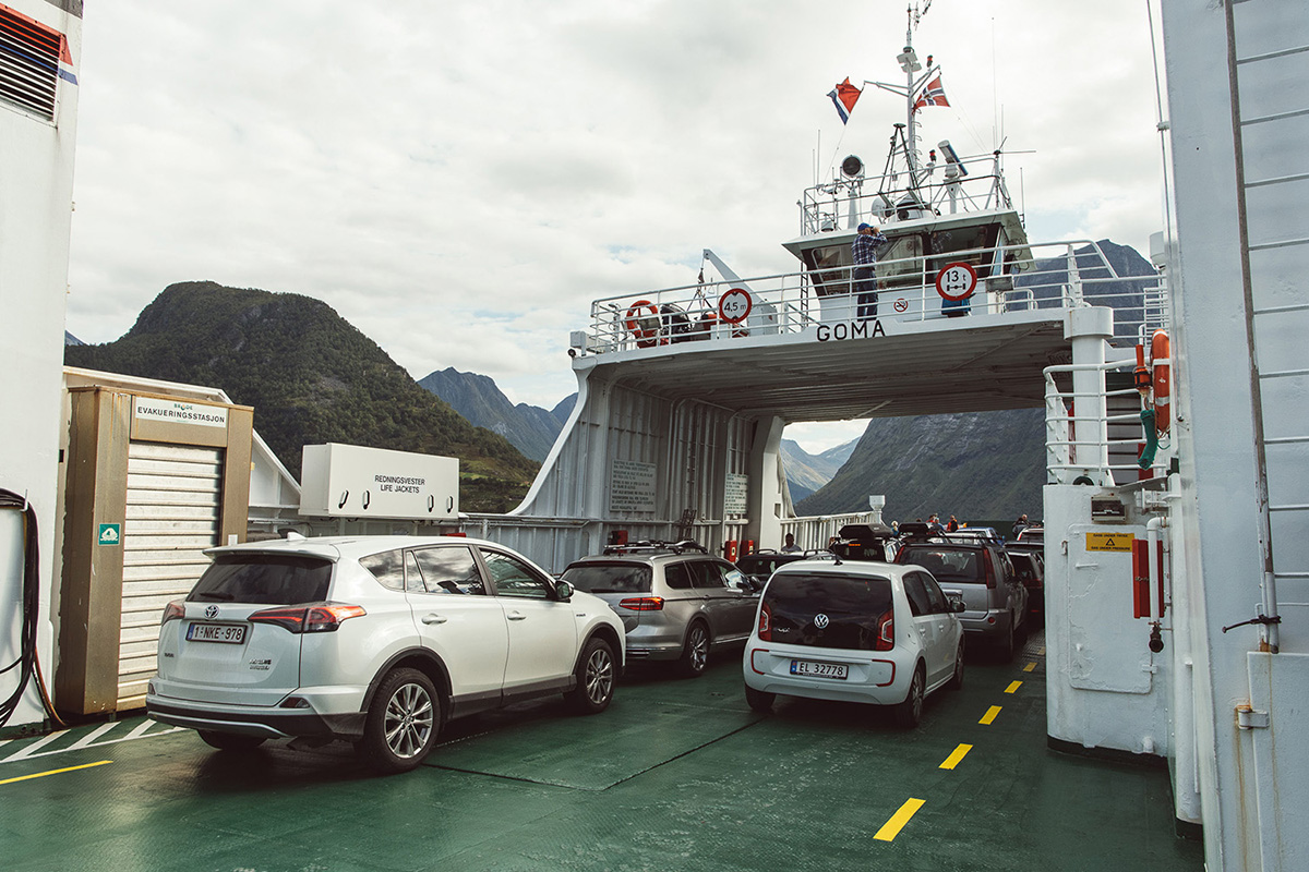 Johan Lolos, photographe belge amoureux de la splendeur brute de la Norvège, arpente le pays en Toyota RAV4 Hybride pour nous en révéler toute la beauté.