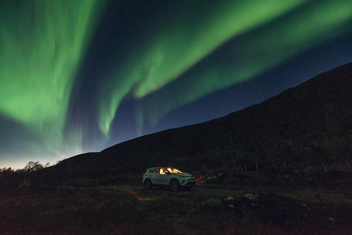 Johan Lolos, photographe belge amoureux de la splendeur brute de la Norvège, arpente le pays en Toyota RAV4 Hybride pour nous en révéler toute la beauté.